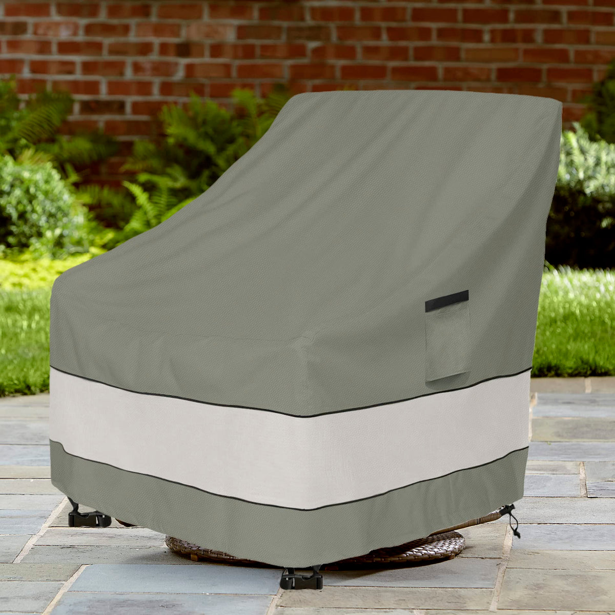 Aacabo 600D Oxford fabric provides tear resistant outdoor protection