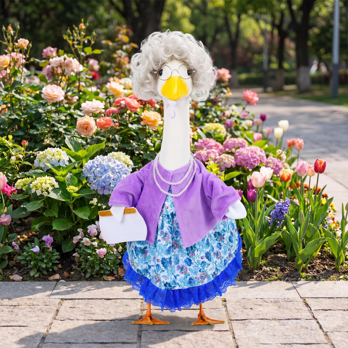 Abbylike easy on off goose costume for quick seasonal setup