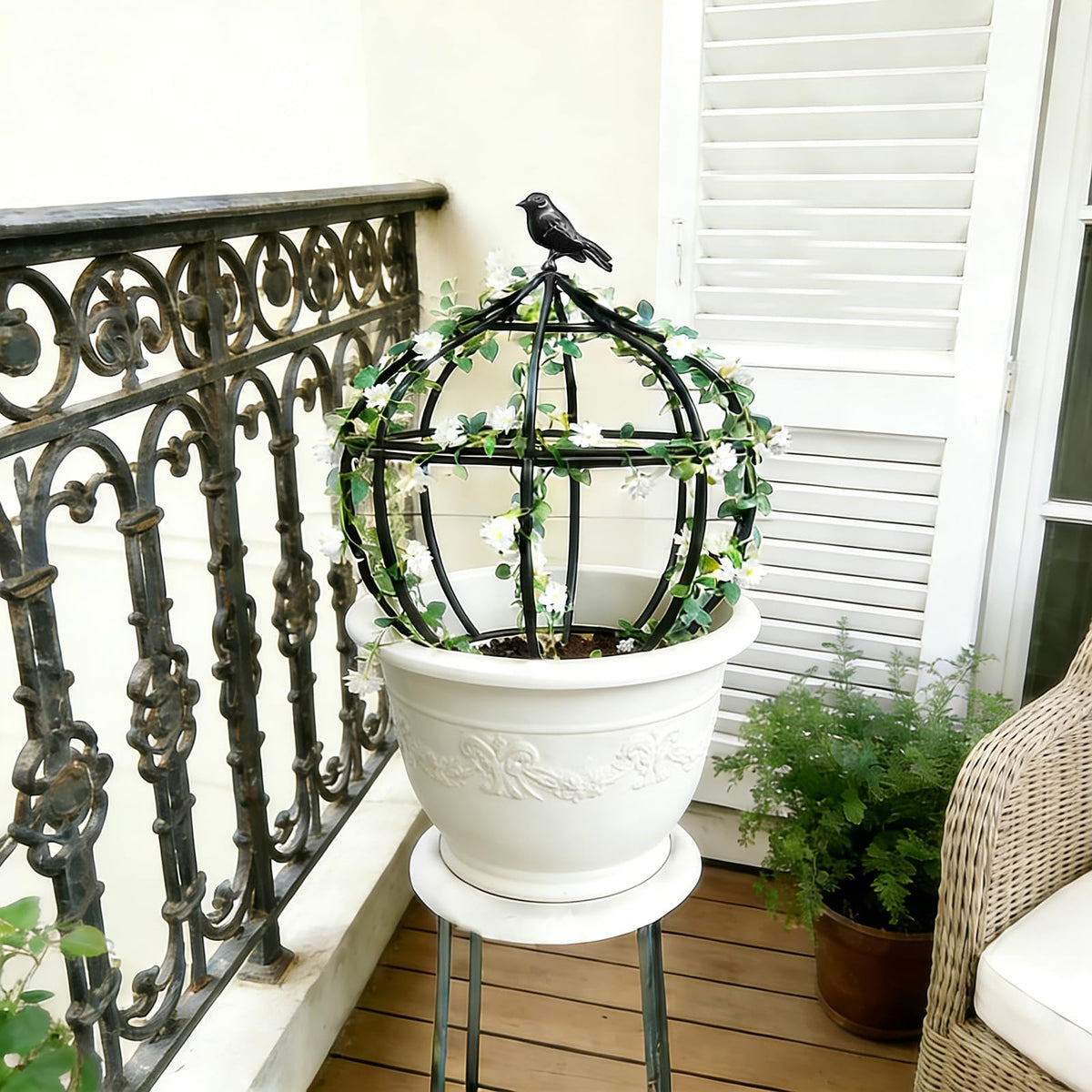 aboxoo indoor-outdoor décor-friendly structure adds height and visual interest.
