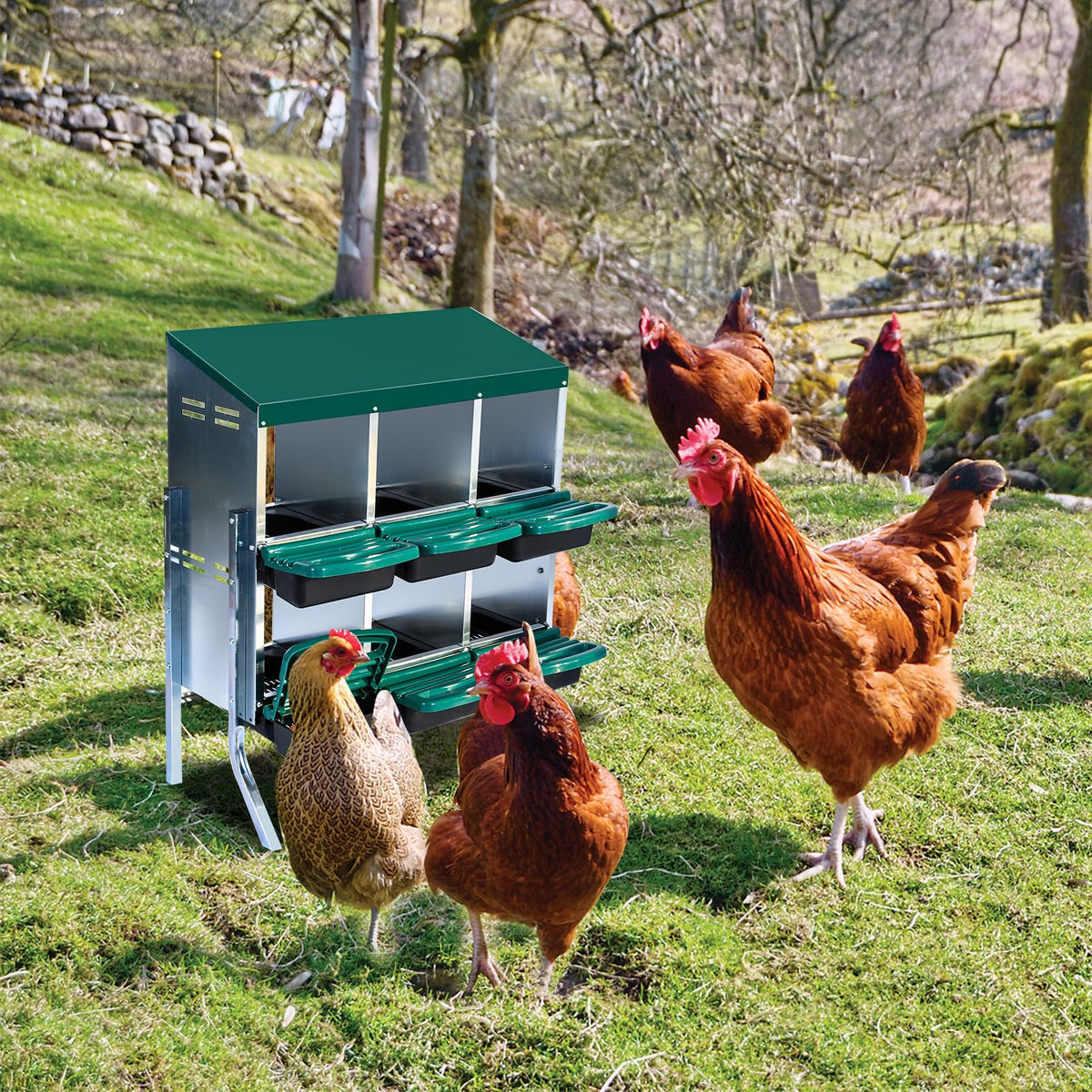 ActiveTrail nesting box with removable tray simplifies cleaning and maintenance.