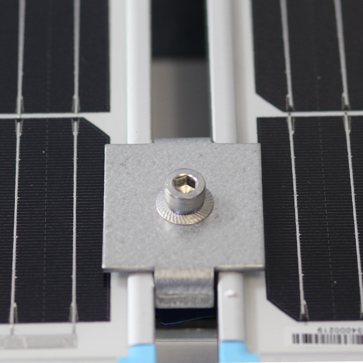 Adamax springs enable fast, one-handed installation.