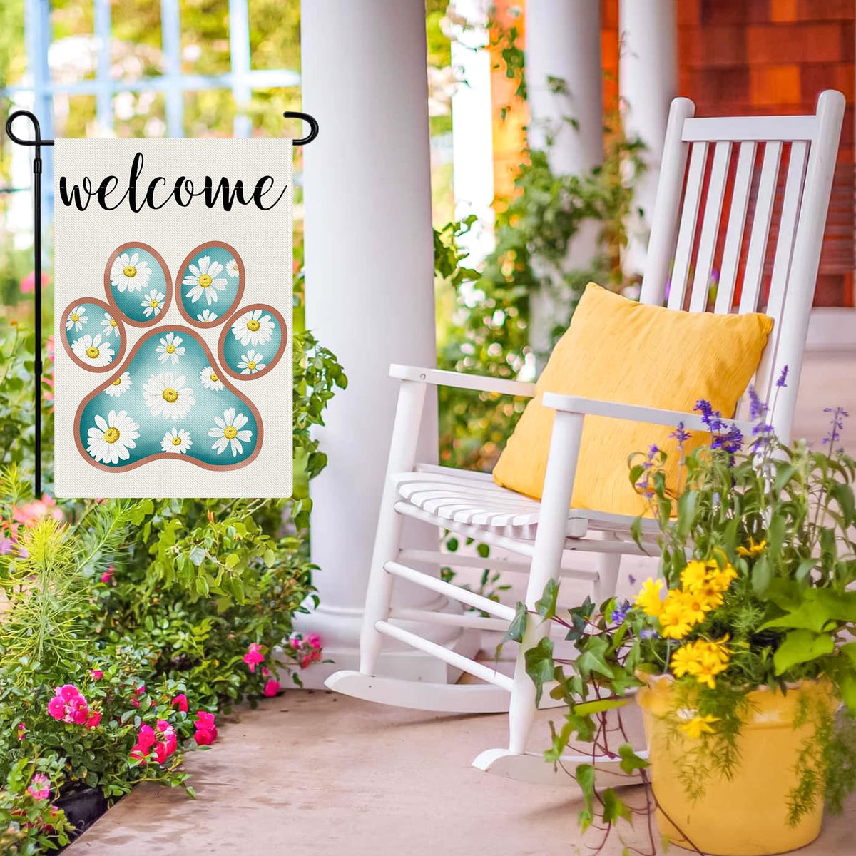Adecortalk Garden flag with daisy paws brightens entrances and gardens.