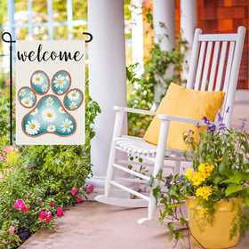 Adecortalk Garden flag with daisy paws brightens entrances and gardens.