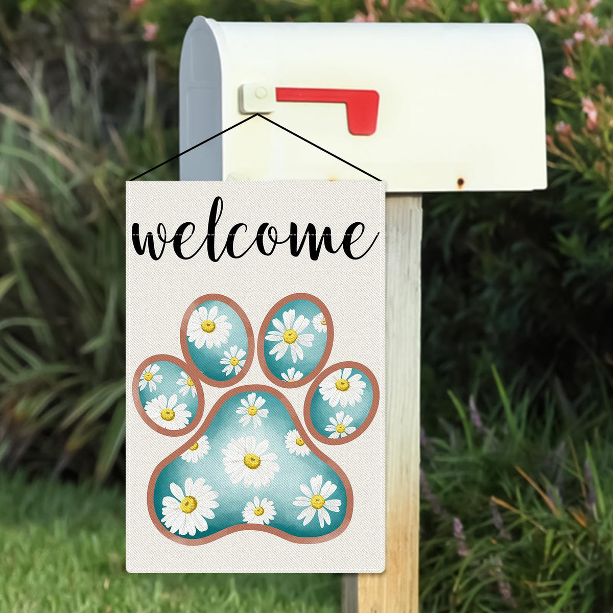 Adecortalk Top sleeve design allows quick display on standard flagpoles.