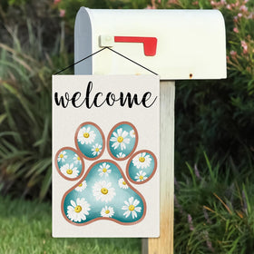 Adecortalk Top sleeve design allows quick display on standard flagpoles.