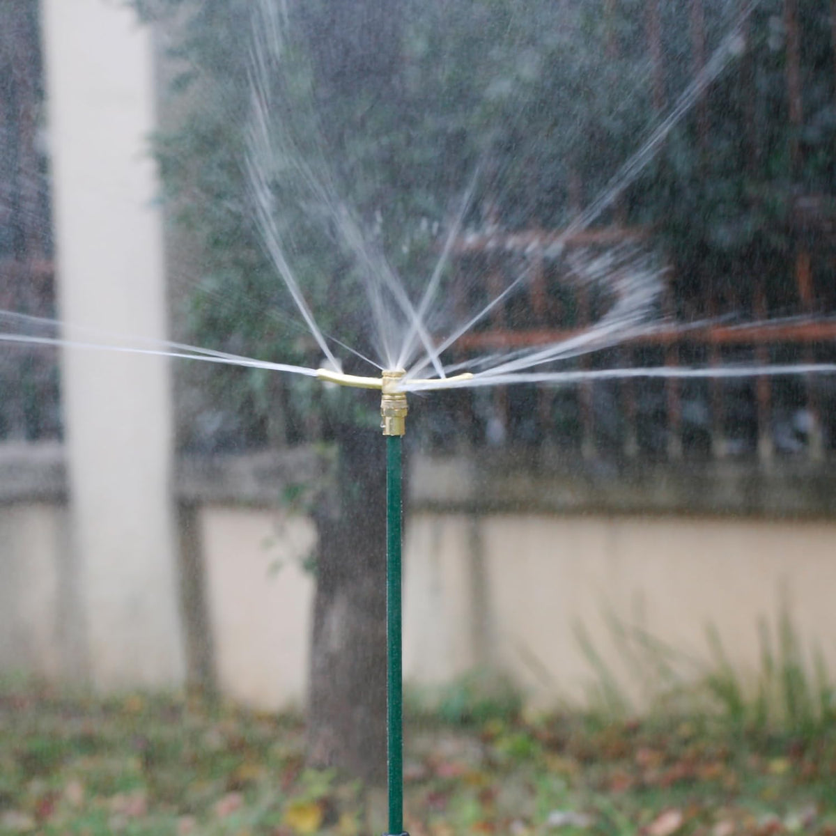 ADEQUAS versatile irrigation system suitable for lawns, flower beds, and patios
