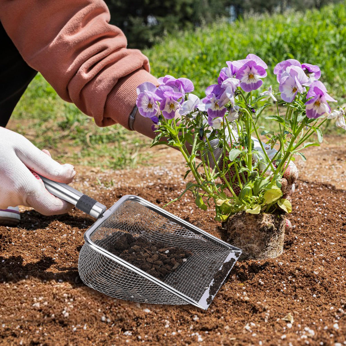 Adnee sifter with ergonomic handle for comfortable extended use.