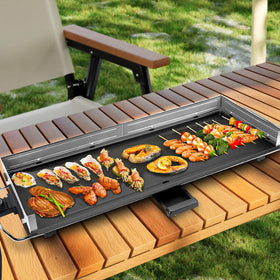 AEWHALE insulated handles allow safe movement of the hot griddle.