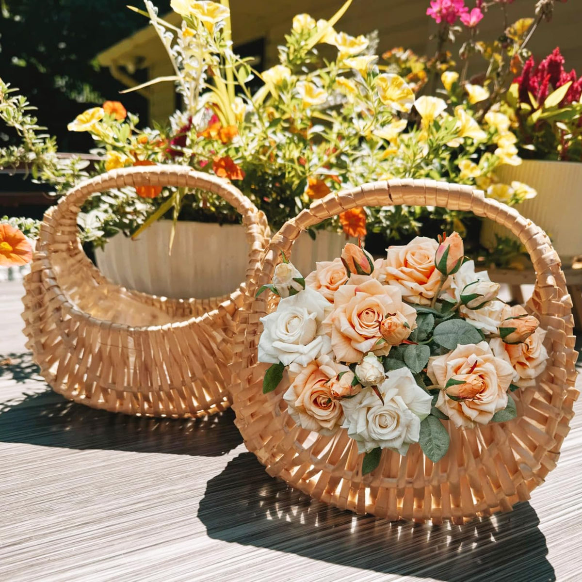 Agolctry wicker basket with handle used for easy transport