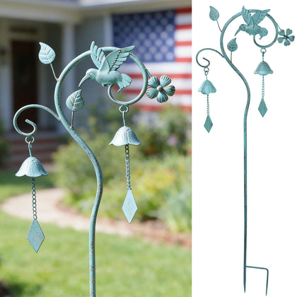 AIHAOKAN hummingbird garden decor in metal, a lifelike focal point for outdoor spaces.