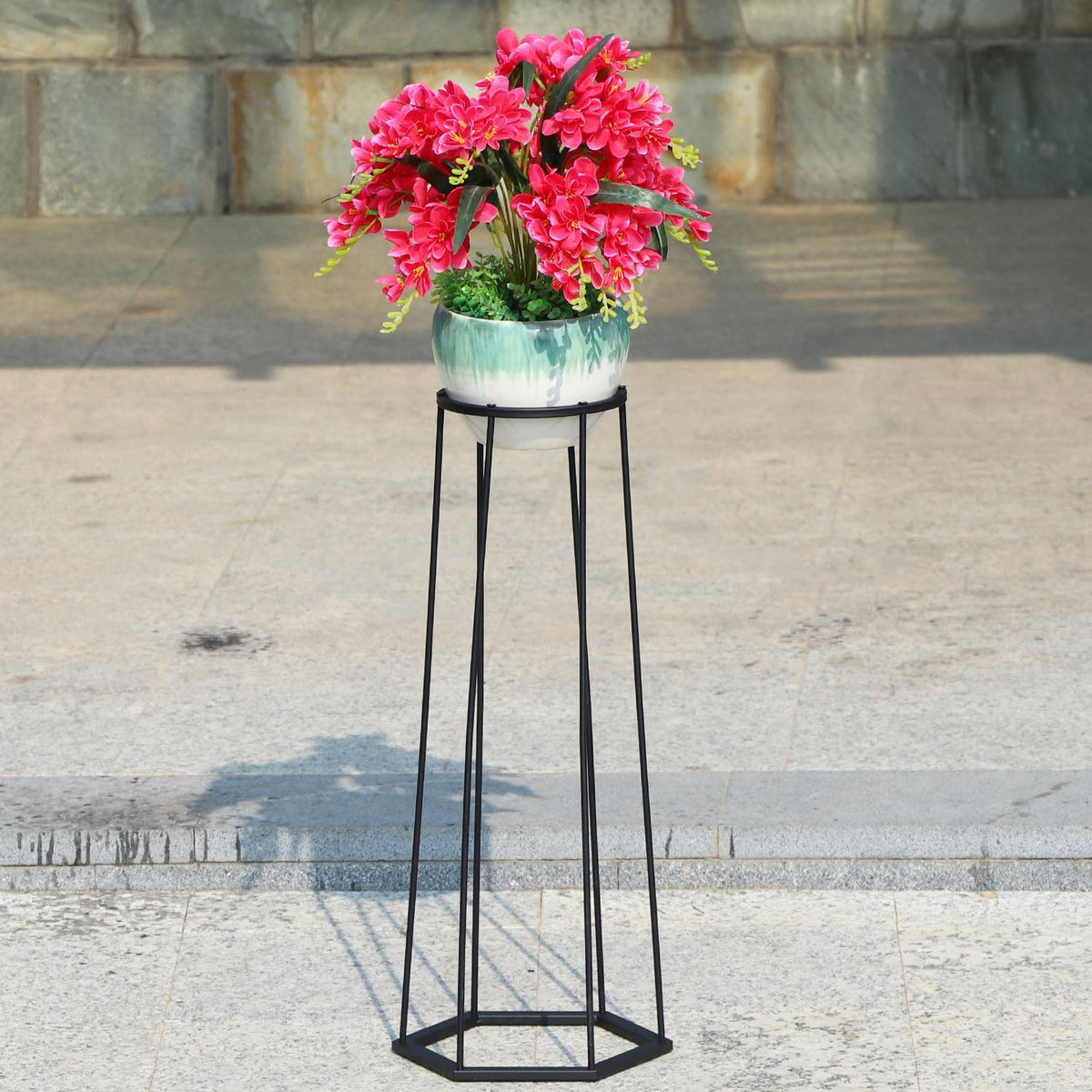 AIHAOKAN metal-birdbath-base provides sturdy support for various containers.