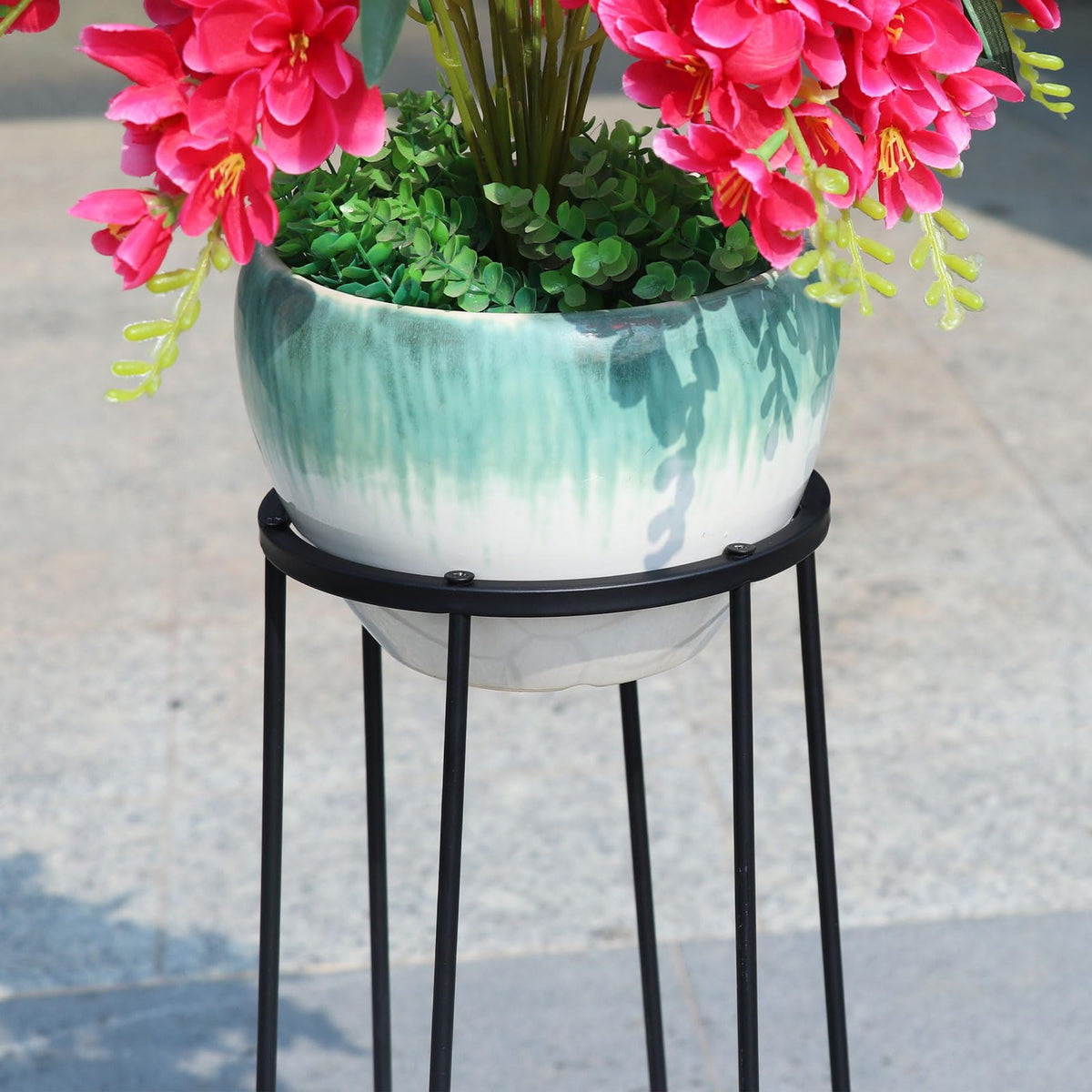 AIHAOKAN outdoor-garden-stand pairs well with bird baths in sunny courtyards.
