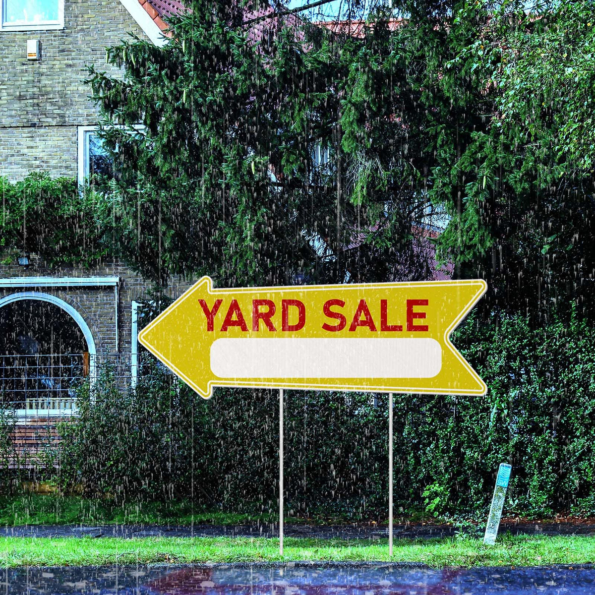 Aijmguo yard sale sign remains weatherproof for outdoor use.