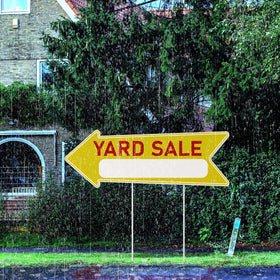 Aijmguo yard sale sign remains weatherproof for outdoor use.