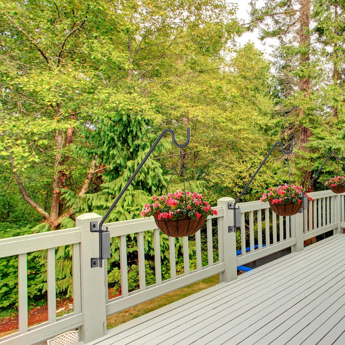 AILIN YELOKIE rust-proof solid steel construction resists corrosion for outdoor use.