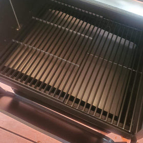 AJinTeby smooth-edged drip tray reduces wear while protecting the grill
