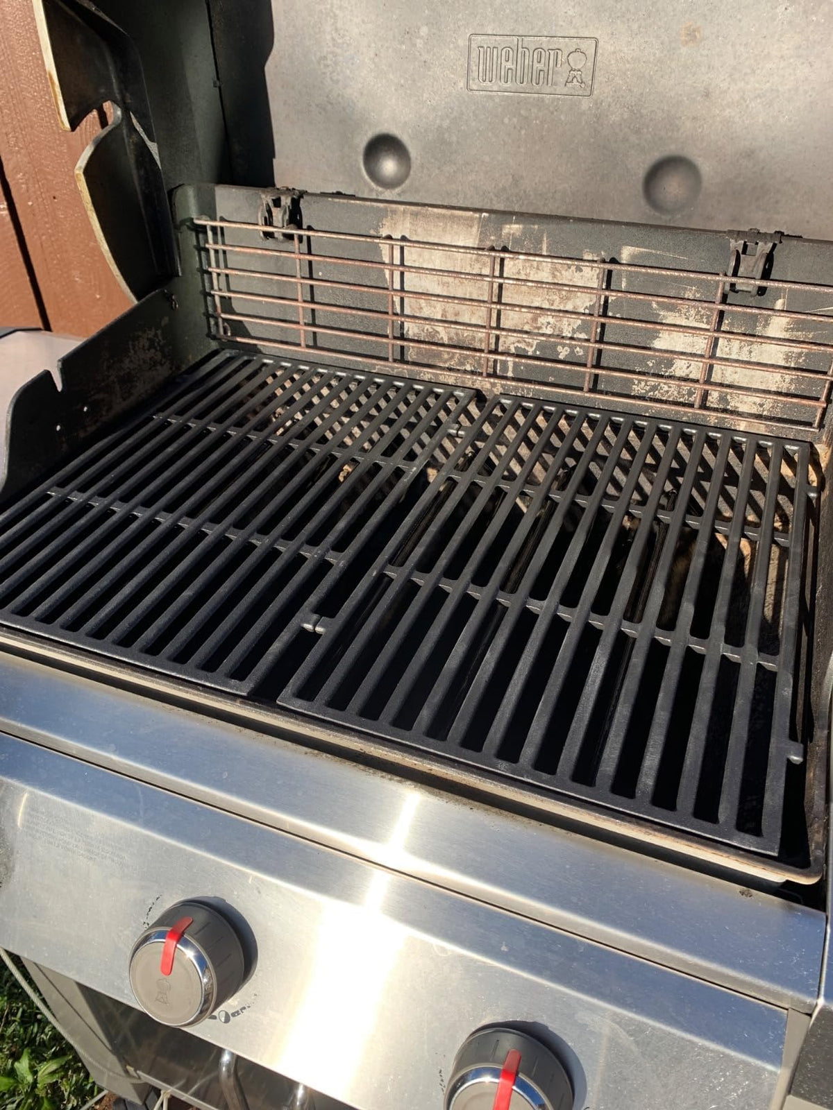 AJinTeby heat deflectors protect components and promote even cooking.