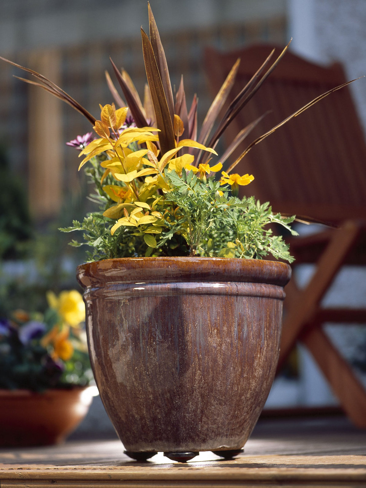 Allsop pot pads with lifter design elevating a planter
