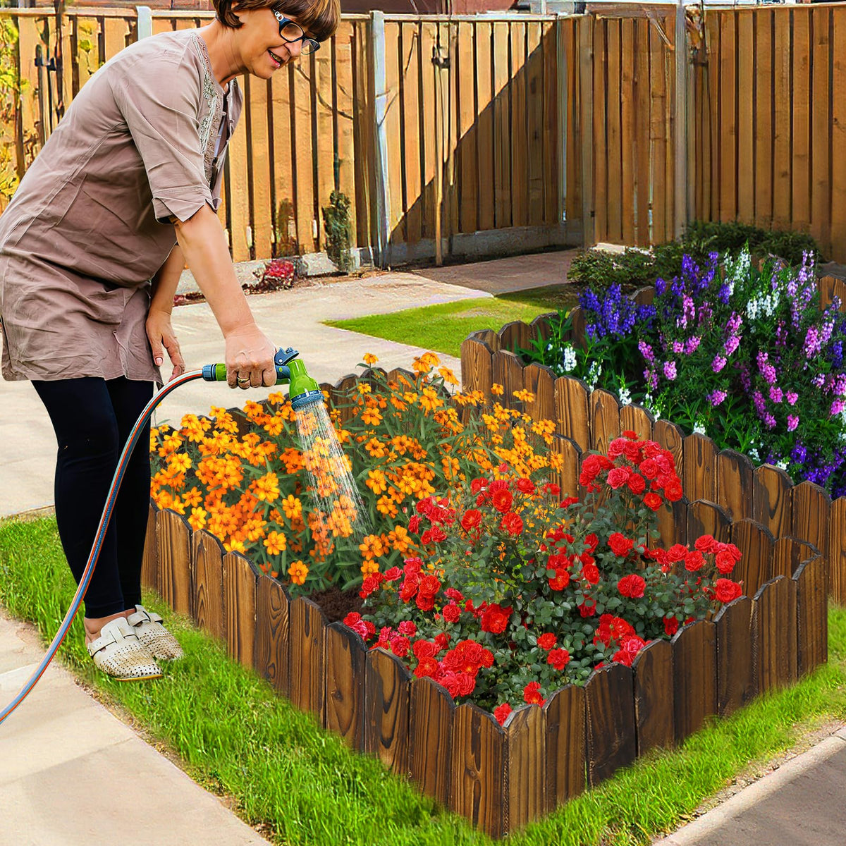 Alphatool two-panel border installation fits yards, lawns, and flower beds.
