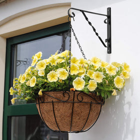 AMAGABELI GARDEN & HOME bracket holds flower baskets securely for balcony or garden displays.