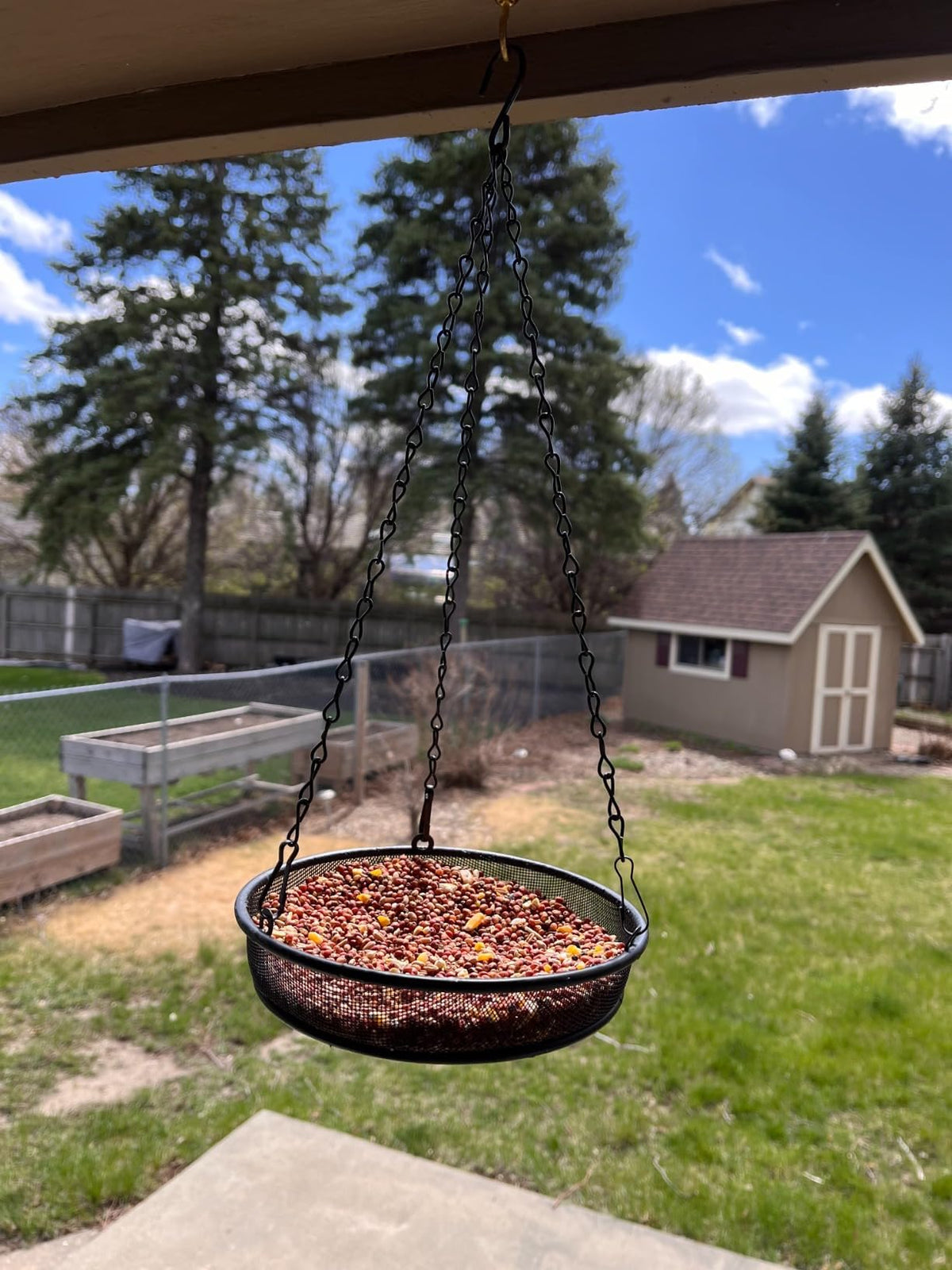 AMAURAS rust-proof weather-resistant metal construction withstands outdoor conditions.
