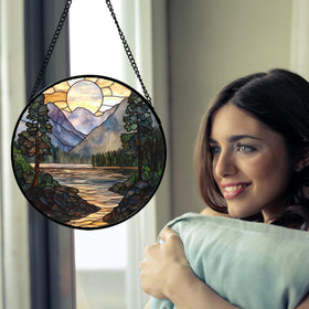 AMDERVEN glass with warm hues enhances living room ambiance.