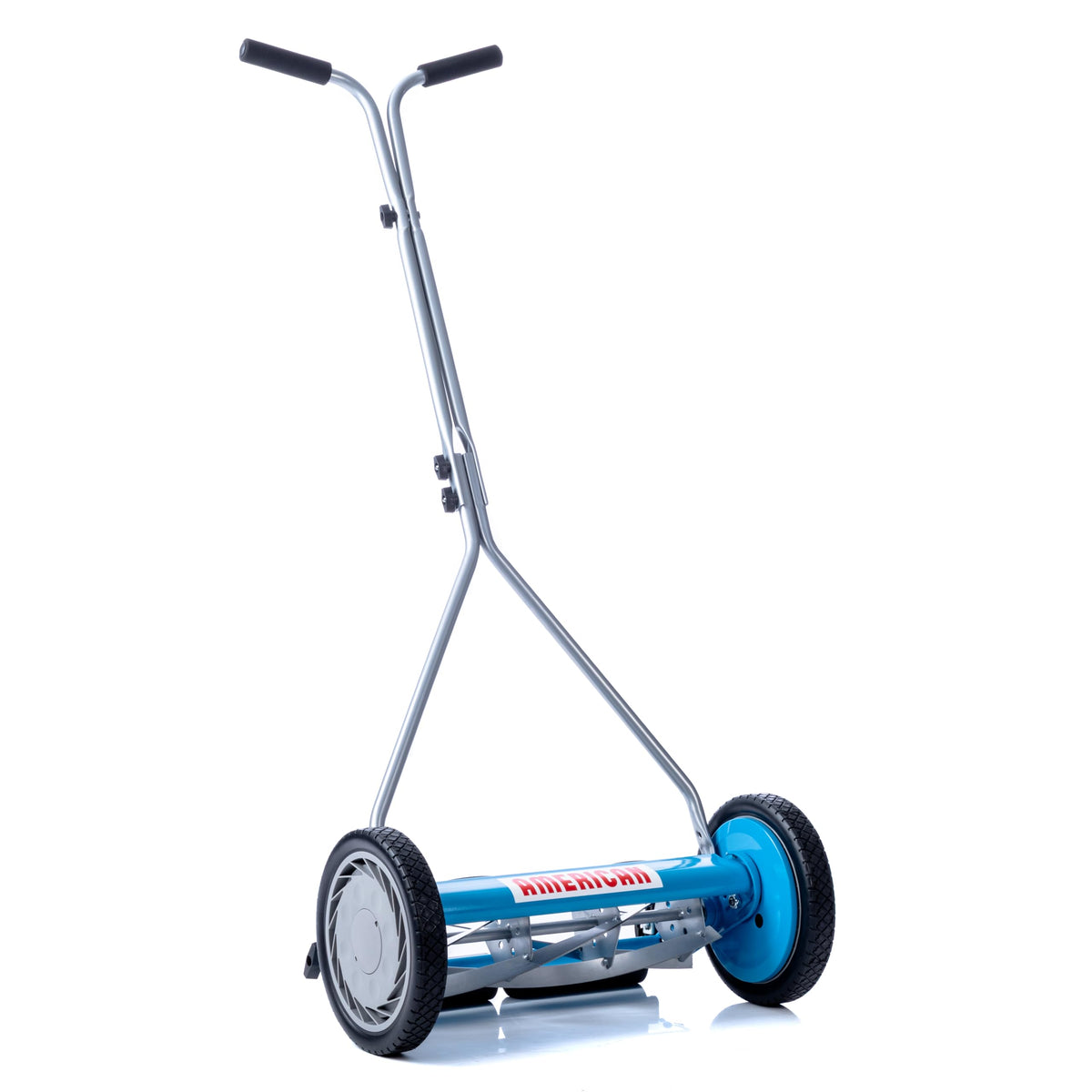 American Lawn Mower Company 2415-16's 5-blade reel delivers a clean, precise cut.