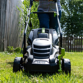 American Lawn Mower Company 50514 easy-start handle makes setup quick.