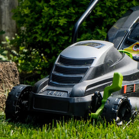 American Lawn Mower Company 50514 suitable for small to medium lawns.