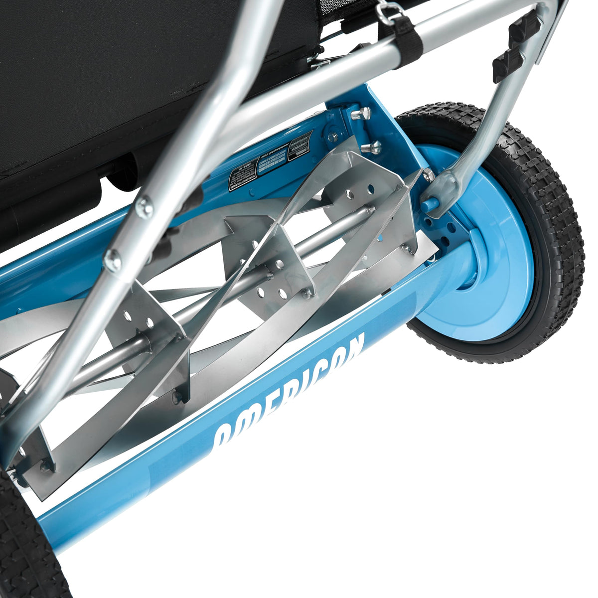 American Lawn Mower Company ergonomic handle provides a comfortable grip and precise control.