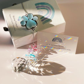 AMETHUARTZ crystal-ball rainbow projection for bright display in sunlight.