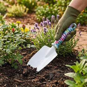 Amroicus floral-handled tools in soft-grip design, reducing hand fatigue during long sessions.