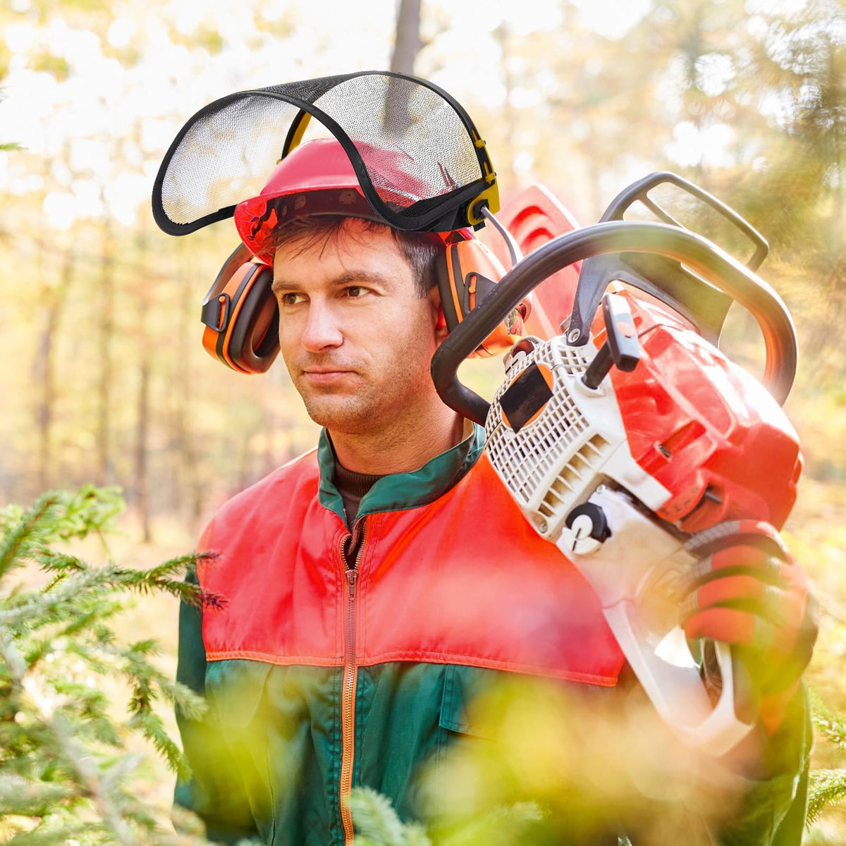Amylove bright red helmet helps workers locate teammates quickly.