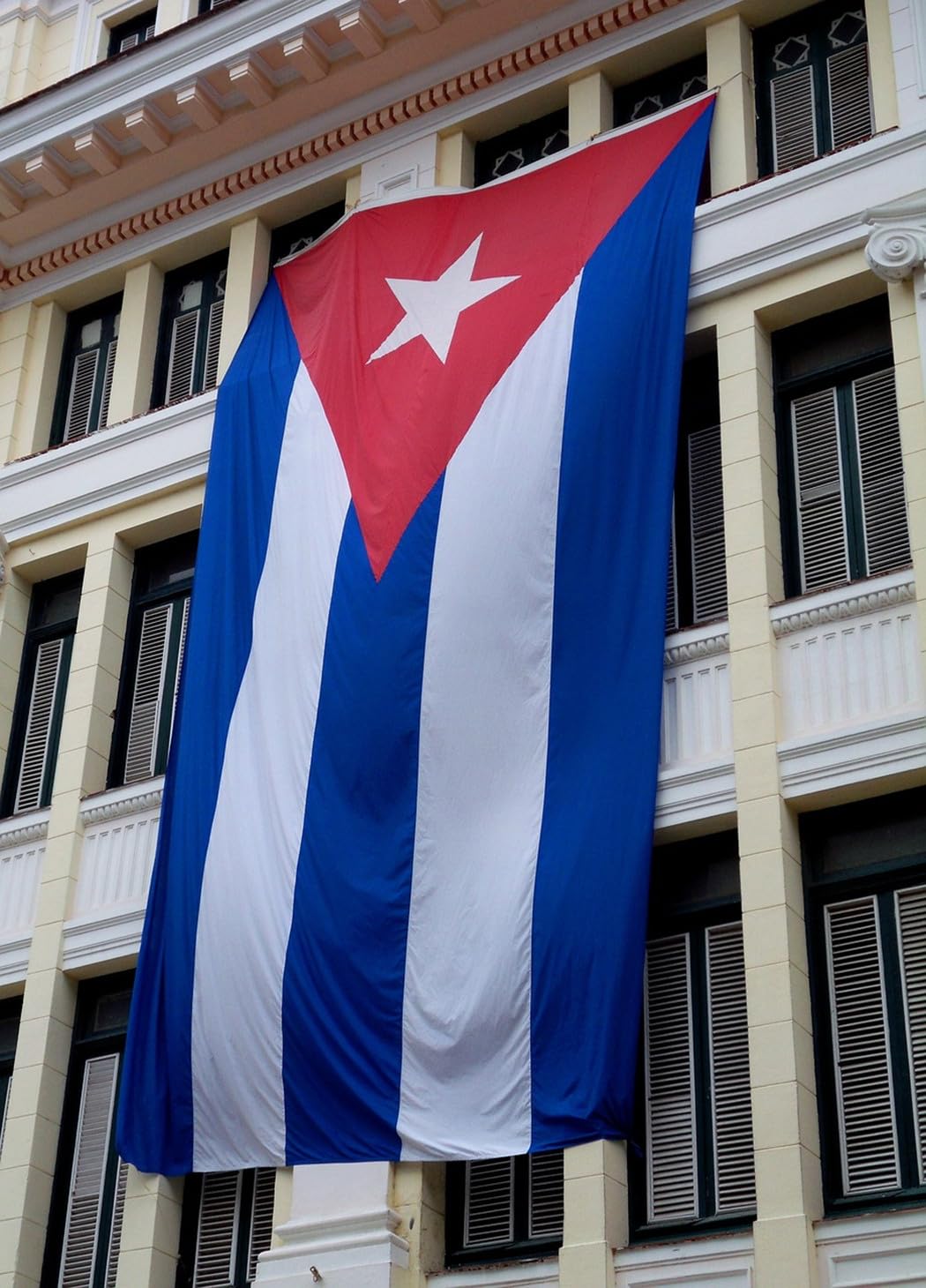 ANCONINE Cuba flag showing double-stitched edges for longevity