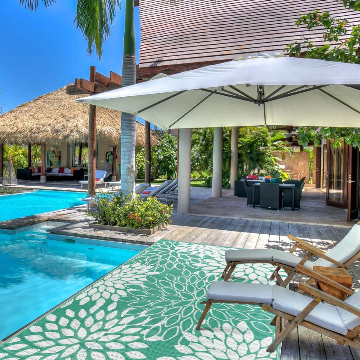 Anidaroel 8x10ft rug is easy to clean and maintain outdoors.