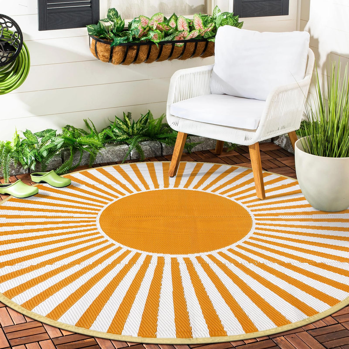 Anidaroel round outdoor rug orange design close-up, vibrant color for patios.
