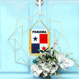 Sateen material of Anley Panama fringy flag offers subtle sheen and smooth texture