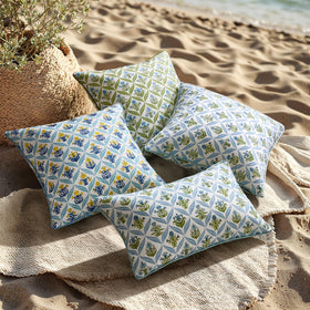 Covers suit porches, poolside loungers, and sunlit sunrooms.