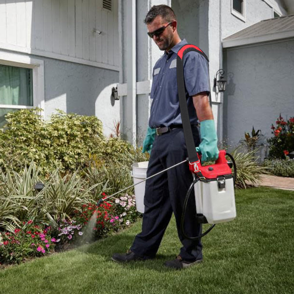 Aoheke gear supports comfortable, controlled spraying across tasks and terrains.