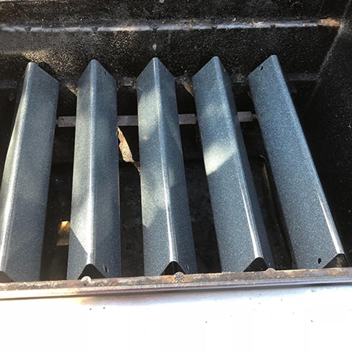 AOREWTGGH flavorizer bars promote even heat distribution while protecting burners.