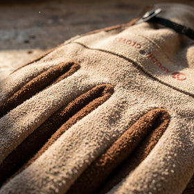 AOUCHI thorn-proof design protects hands during rose and cactus handling.