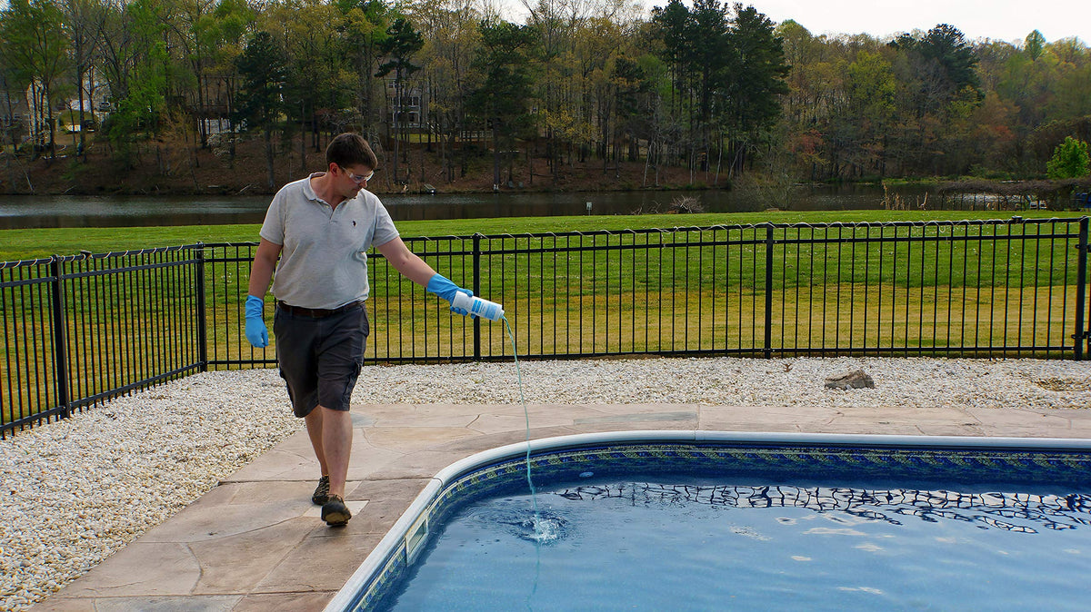 Aqua Clear Algaecide 32 oz saltwater compatible icon indicates pool safety.
