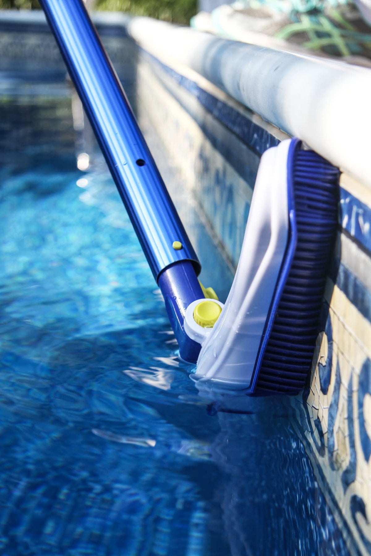 Aqua EZ brush with non-abrasive bumper protecting liners