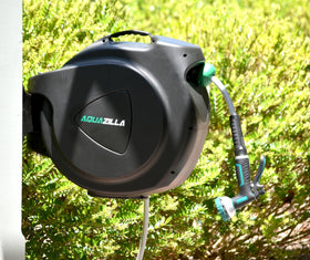 AQUAZILLA automatic rewind minimizes tangles and stores the hose neatly after use.