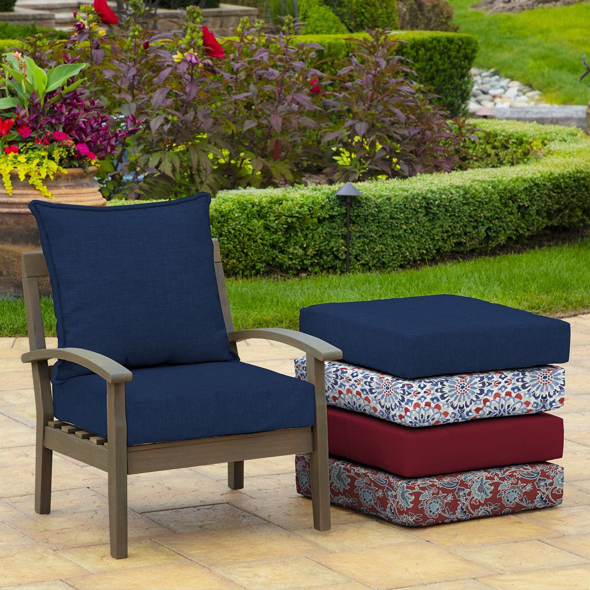 Arden Selections dual-tie bottom keeps cushions in place.
