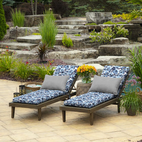 Arden Selections water-resistant fabric—reliable protection against rain showers.
