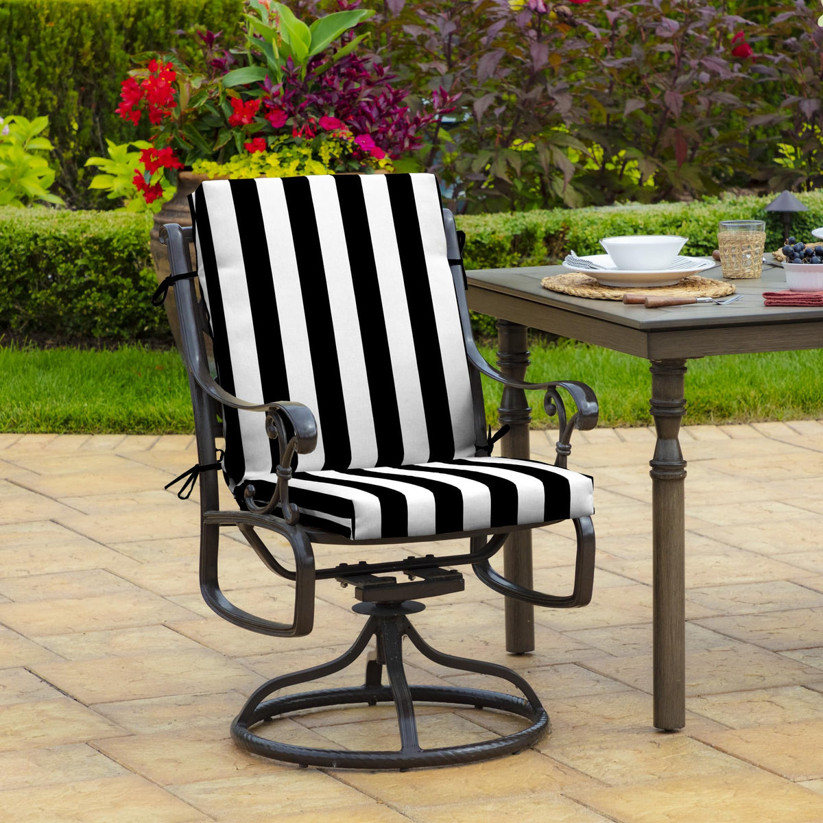 Arden Selections cushion with secure ties stays in place during dining and lounging.
