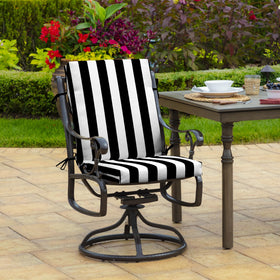Arden Selections cushion with secure ties stays in place during dining and lounging.
