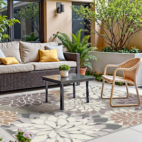 Arenarug ideal for deck, patio, garden lounging and picnics.