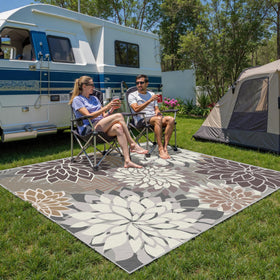 Arenarug taupe shade coordinates with outdoor furniture and greenery.